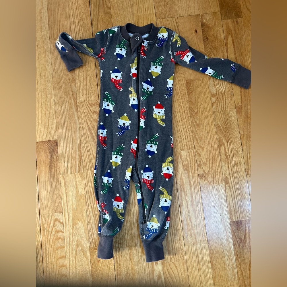 Hanna Andersson Mom and Baby Winter PJs
Gray with Colorful Bear Design